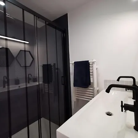 Soleil Poudre 1 Chambre, Piece De Vie Climatisee, Parking, Terrasse * Villeneuve-les-Avignon
